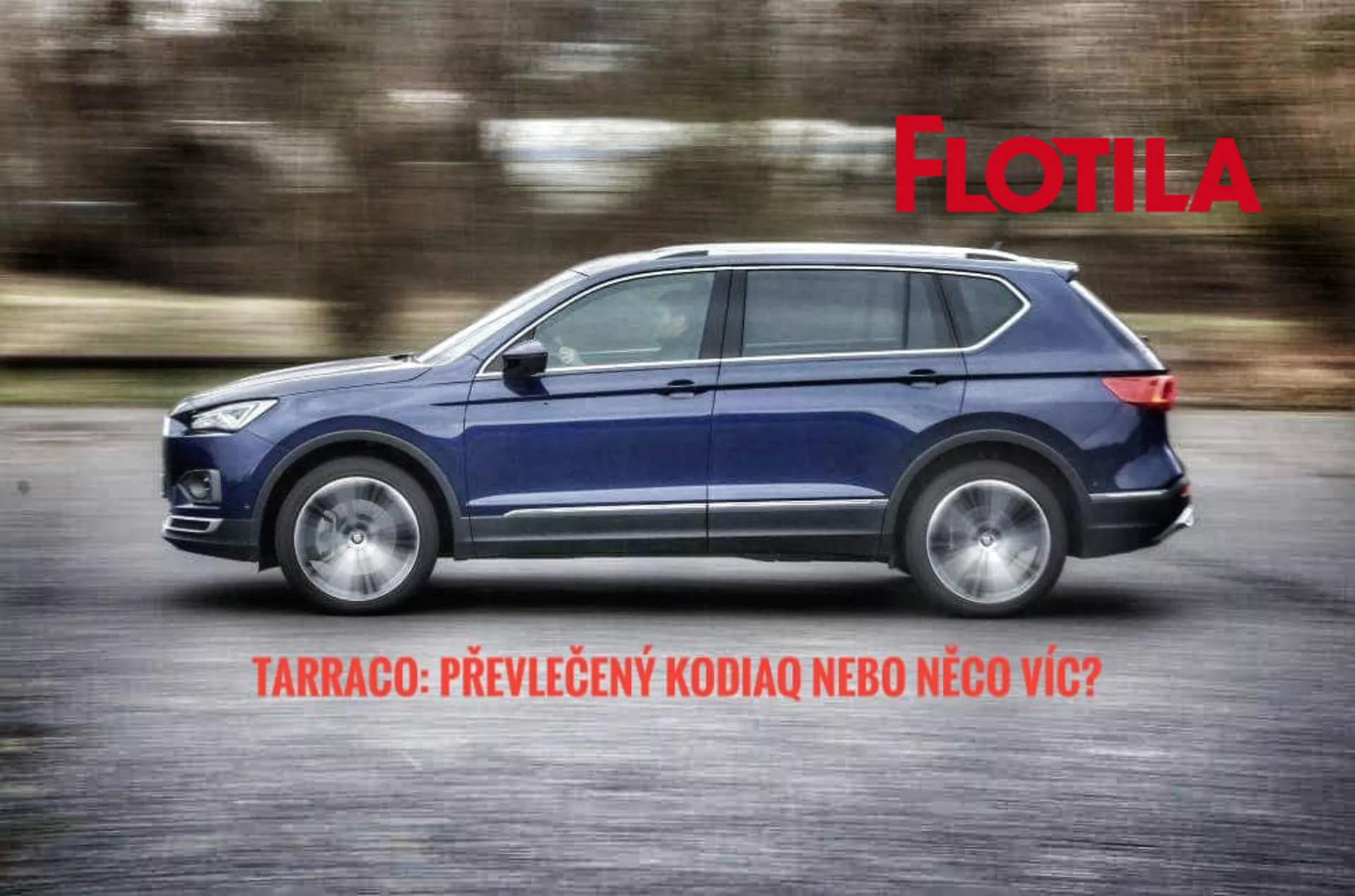 SUV Seat Tarraco 2019 en movimiento, vista lateral con un toque de ángulo trasero, mostrando elementos de diseño y desenfoque de movimiento en un vehículo azul