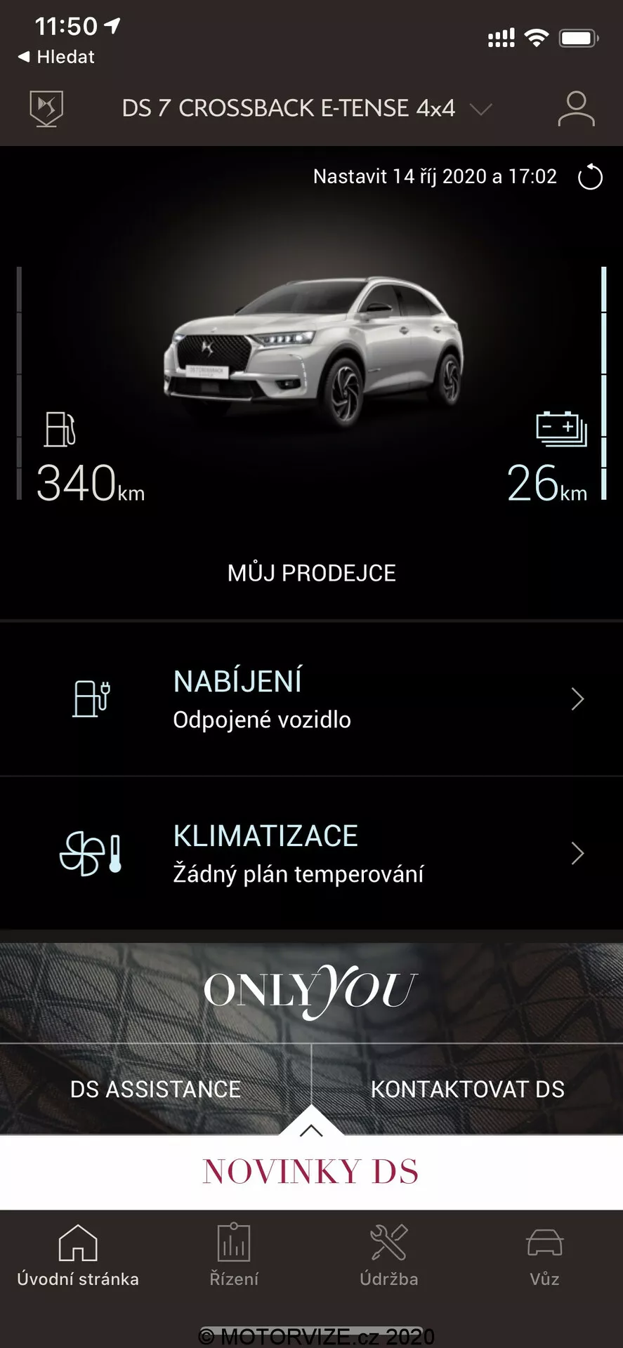 Captura de pantalla de una aplicación móvil que muestra las características de conectividad del DS 7 CROSSBACK E-TENSE 4x4, incluido una imagen estilizada en escala de grises del cuarto delantero del coche. Destacan el indicador de nivel de batería con 340 km de rango, el estado de carga del vehículo, los ajustes de control climático y las opciones de conectividad como DS Assistance.