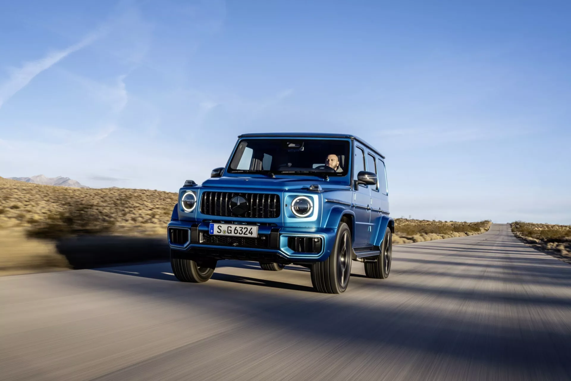 Exterior del modelo Mercedes-Benz G-Klasse 465 2024 mostrando un diseño elegante y características avanzadas