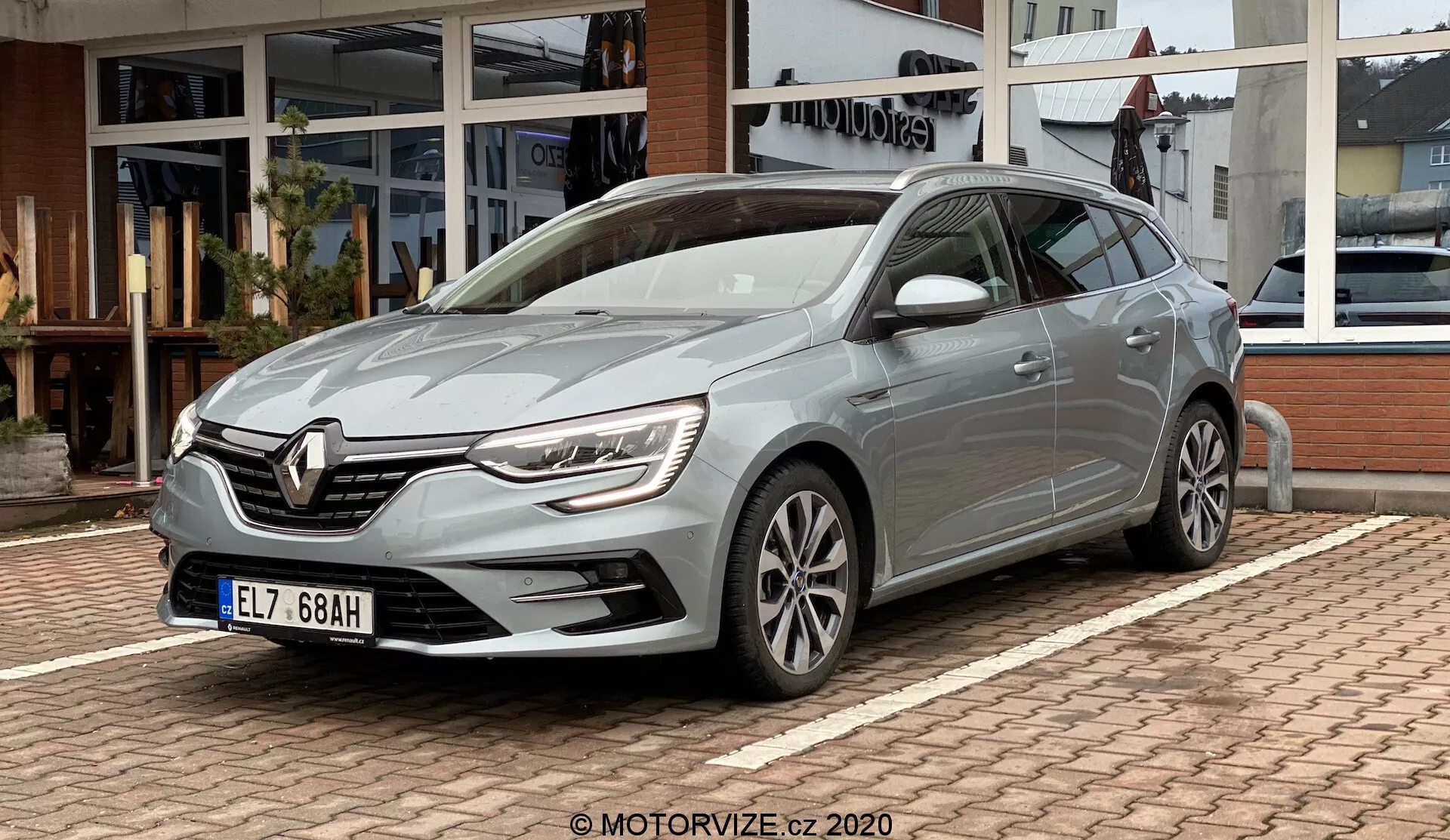 Renault Megane 2022 E-Tech - Diseño elegante con tren motriz eléctrico avanzado, tecnología innovadora y estética moderna