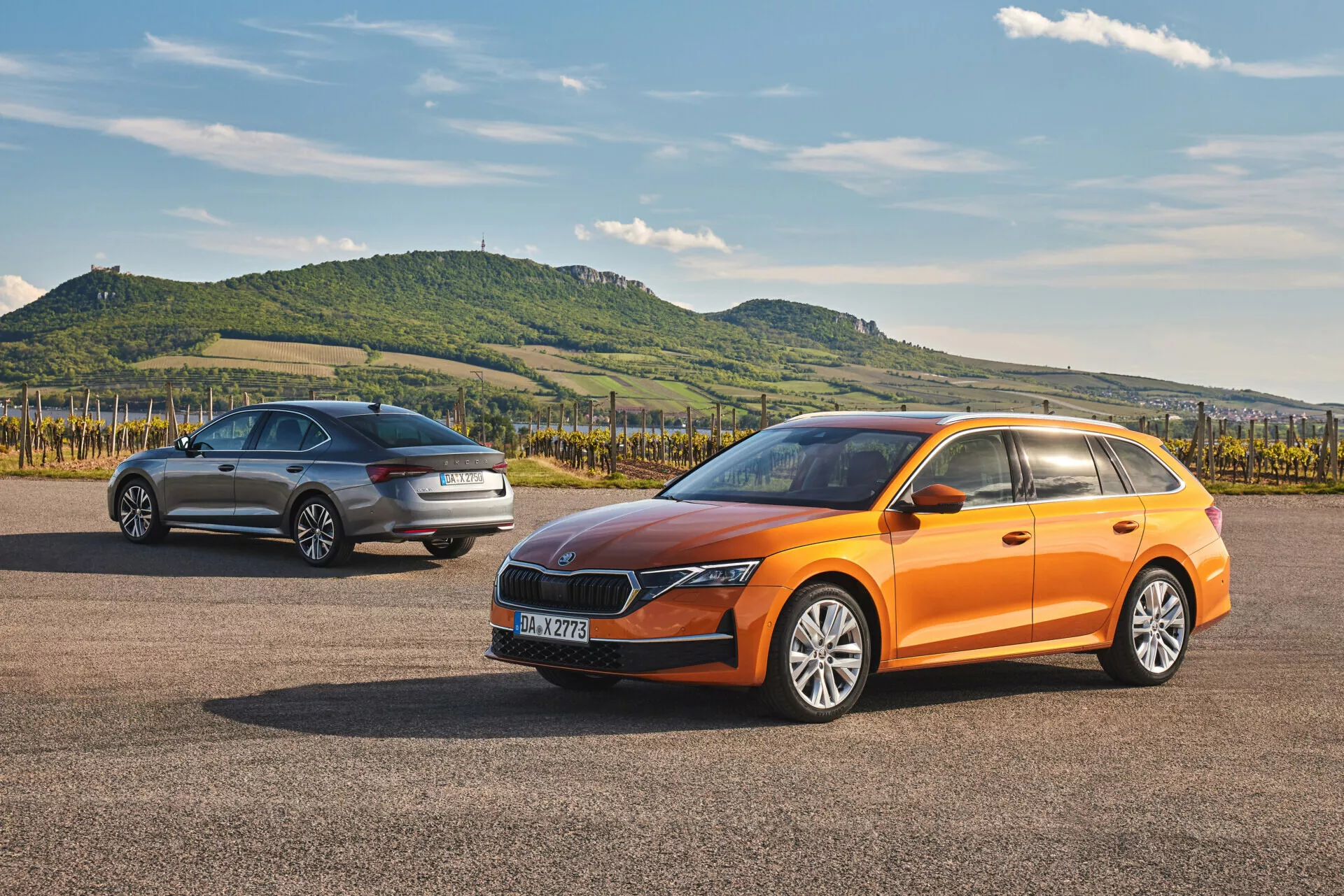Modelo de limusina Skoda Octavia 2024 con diseño elegante y características tecnológicas modernas