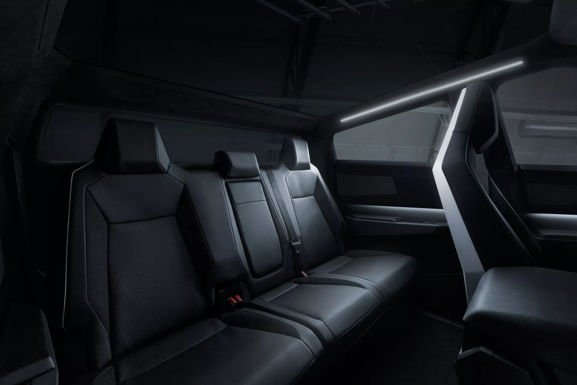 Tesla Cybertruck 2021 (Primera Generación) - Camioneta totalmente eléctrica de acero inoxidable con diseño angular futurista, exoesqueleto robusto, vidrio blindado casi impenetrable y tecnología revolucionaria para el rendimiento dentro y fuera de la carretera.