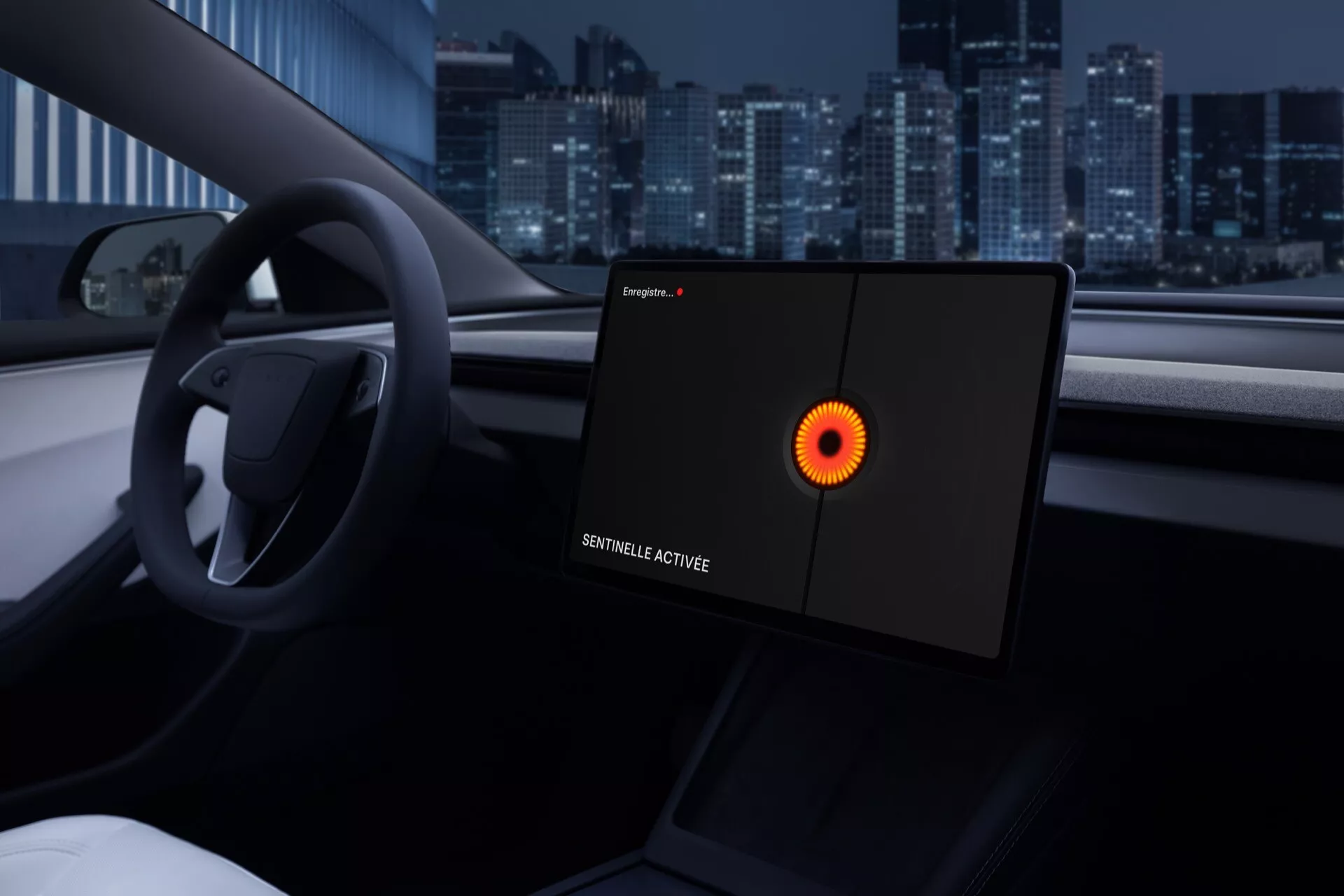 Interior del Tesla Model 3 2023 (1ª Generación - Facelift) con un tablero despejado, volante ergonómico a la izquierda, sistema de infoentretenimiento avanzado con pantalla SENTINEL ACTIVE, e iluminación ambiental, capturado desde la perspectiva del asiento del pasajero delantero mostrando un paisaje urbano nocturno a través de la ventana.