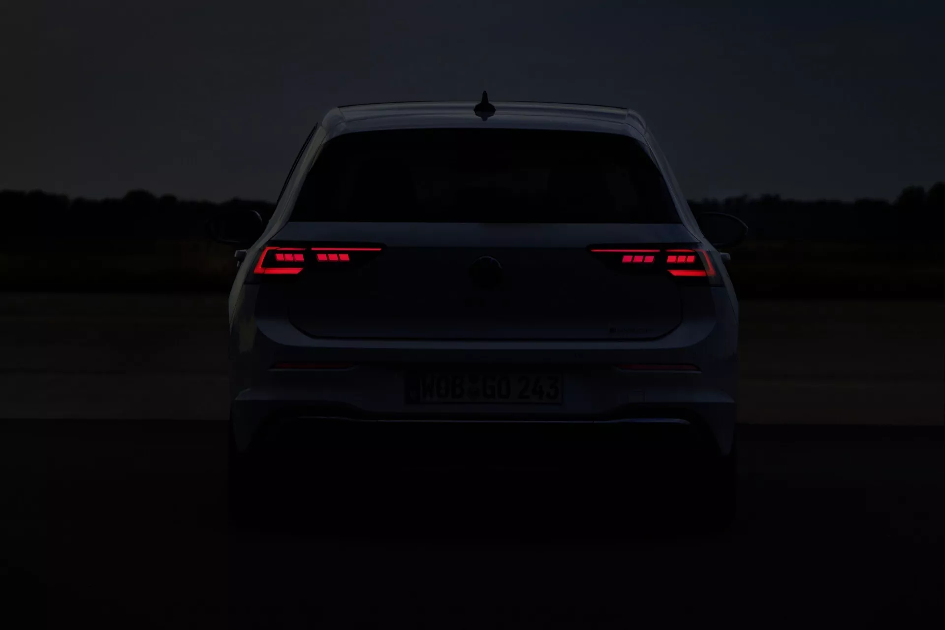 Modelo 2024 de Volkswagen Golf VIII facelift mostrando aerodinámica mejorada, iluminación LED y características interiores modernas